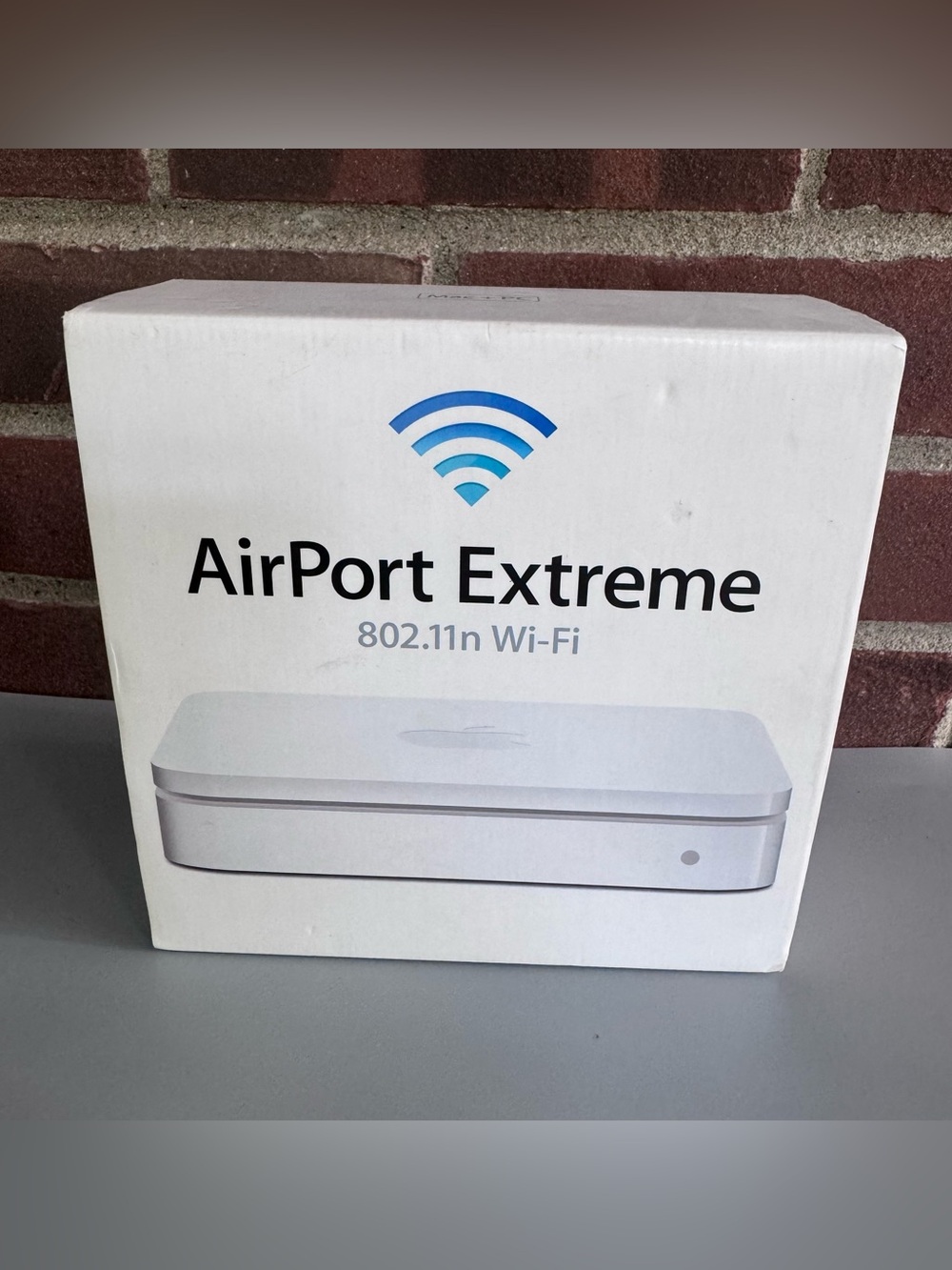 Apple AirPort Extreme A1354 4th Gen WiFi Router MC340LL/A w/ Box Power Adapter.